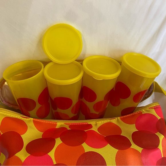 Tupperware Vintage Picnic Set, Insulated 2 strap shoulder bag with Polka Dots - Picture 5 of 13
